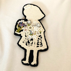 SALE花少女レースビーズ刺繍ブローチ白N364a 4枚目の画像