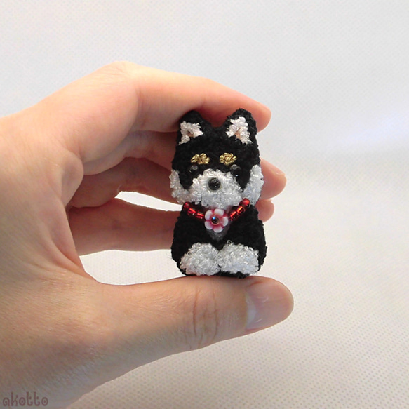 ふわもこ刺繍の柴犬 (黒柴) ピンバッチ (ピンズ ピンブローチ) NO.02 7枚目の画像