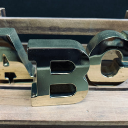 真鍮鋳物　アルファベット（E）型ペーパーウエイト・文鎮 6枚目の画像