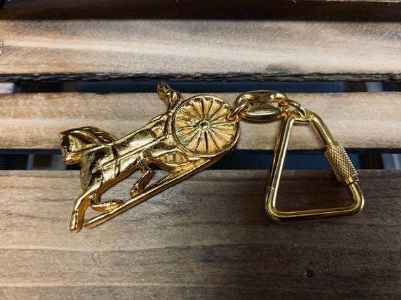 真鍮製　馬車型バッグチャーム・キーホルダー（金） 2枚目の画像