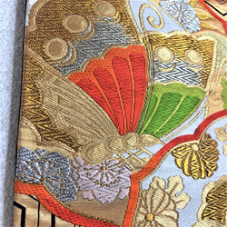 帯のタペストリー　古典蝶と華文様　帯リメイク123 8枚目の画像
