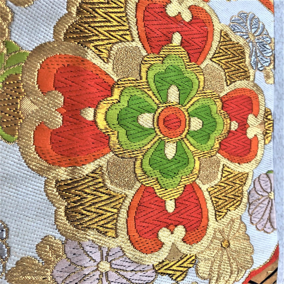 帯のタペストリー　古典蝶と華文様　帯リメイク123 9枚目の画像