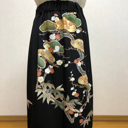 1点物★着物から作ったスカート★松と菊の留袖黒★Mサイズ 3枚目の画像