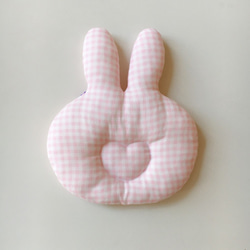 兔子的彌月禮盒/兔子枕頭/圍兜兜(含髮帶) 第3張的照片