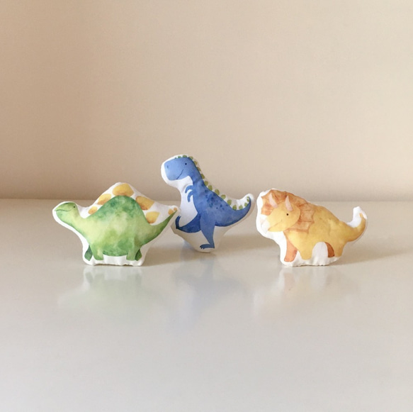 福袋/2件組恐龍蛋圍兜(含三隻恐龍)/雙面圍兜/彌月禮盒 第6張的照片