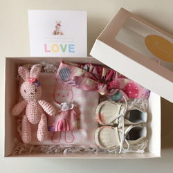 2020新年福袋/隨身帶兔子連身衣及真皮嬰兒鞋禮盒限量優惠/彌月禮盒 第1張的照片