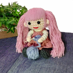 【一点限り再販なし！】編み物をしている女の子 2枚目の画像