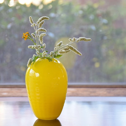 黄色い花瓶 1枚目の画像