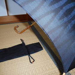 泥大島紬の日傘（傘袋付き） 3枚目の画像