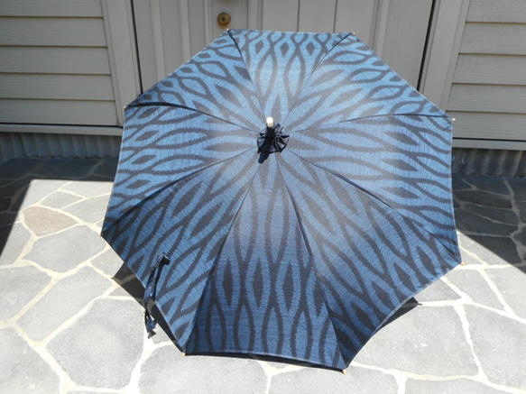 泥大島紬の日傘（傘袋付き） 4枚目の画像
