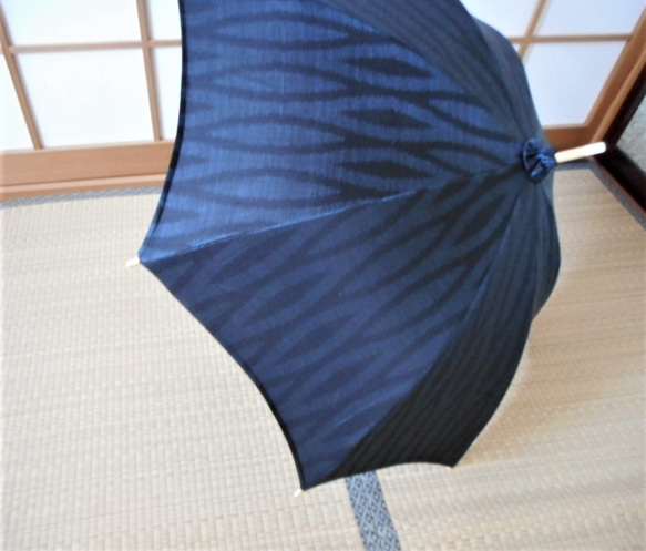 泥大島紬の日傘（傘袋付き） 7枚目の画像