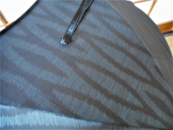 泥大島紬の日傘（傘袋付き） 8枚目の画像