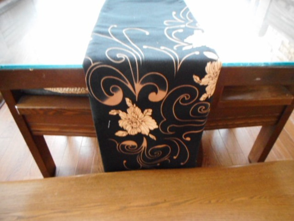 黒・両面使えるテーブルランナー（約22×224cm） 6枚目の画像