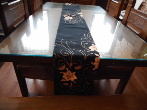 黒・両面使えるテーブルランナー（約22×224cm） 8枚目の画像