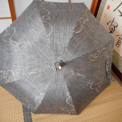唐草模様・手織り節紬の日傘（傘袋付き） 2枚目の画像