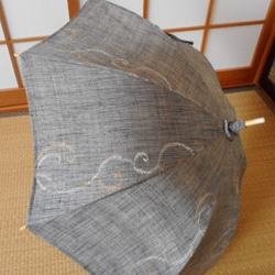 唐草模様・手織り節紬の日傘（傘袋付き） 3枚目の画像