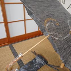 唐草模様・手織り節紬の日傘（傘袋付き） 5枚目の画像