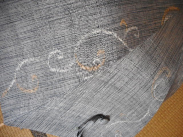 唐草模様・手織り節紬の日傘（傘袋付き） 7枚目の画像