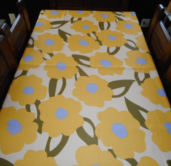 黄色の花模様のテーブルクロス（105×148㎝） 4枚目の画像