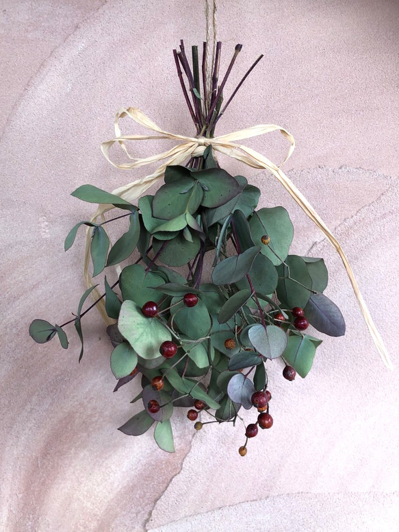 ユーカリと野ばらの実 ミニスワッグ ブーケ ドライフラワー ここいろの