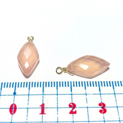 【天然石チャーム】ピンクカルセドニー ダイヤカット ２個 14kgf　ハンドメイド素材 4枚目の画像