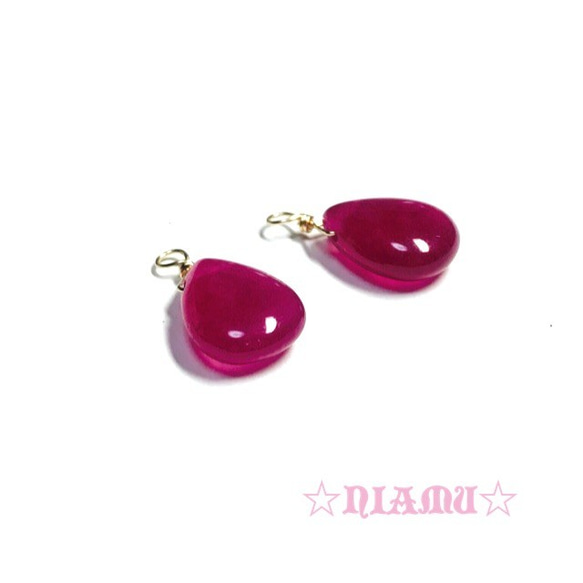 【天然石チャーム】14kgf 宝石質　ワインレッドカラージェード　ペアシェイプ形　２個　ハンドメイド素材 1枚目の画像