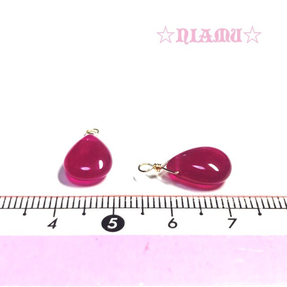 【天然石チャーム】14kgf 宝石質　ワインレッドカラージェード　ペアシェイプ形　２個　ハンドメイド素材 3枚目の画像