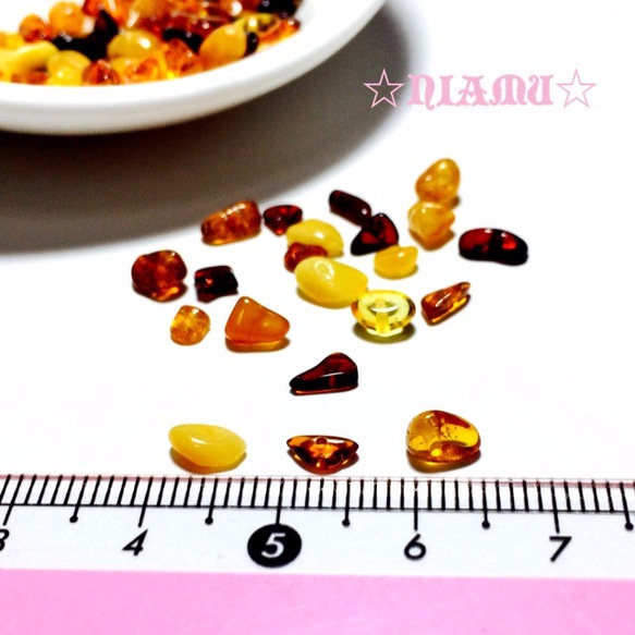 【天然石】バルティックアンバー（琥珀）　ミニタンブル　20個　 ハンドメイド素材 2枚目の画像