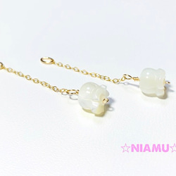 ホワイトシェル（白蝶貝）14kgf 　すずらん（フラワー）２個　ハンドメイド素材 1枚目の画像