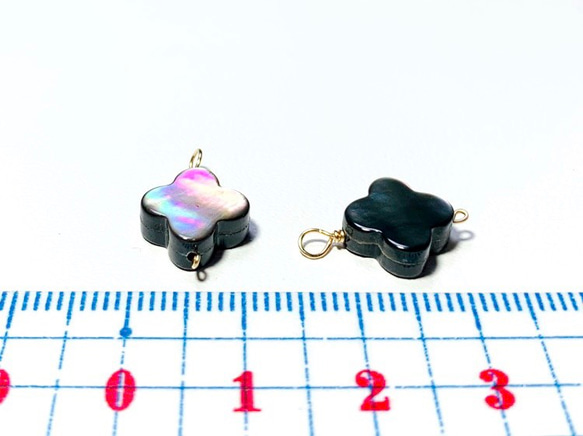 【天然石チャーム】ブラックシェル（黒蝶貝）AAA　フラワーモチーフ２個　ハンドメイド素材 3枚目の画像