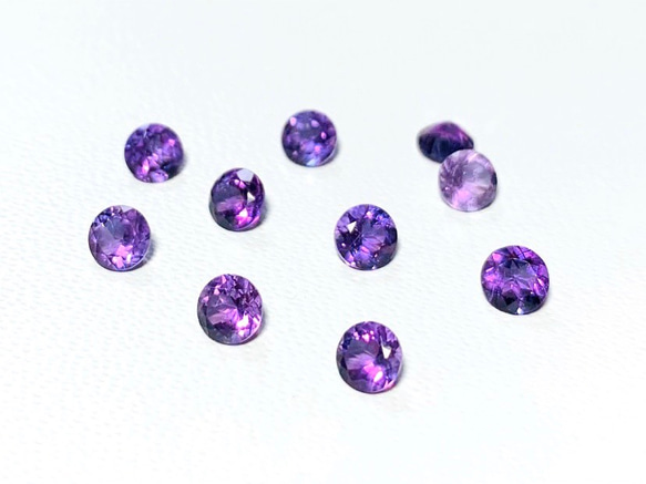 【アメジストAAA】穴なしラウンドファセットカット　4mm　1個　ハンドメイド素材 1枚目の画像