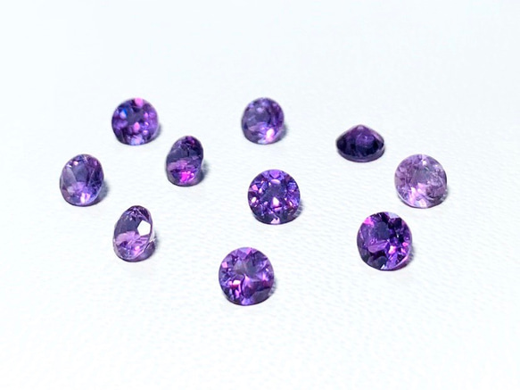 【アメジストAAA】穴なしラウンドファセットカット　4mm　1個　ハンドメイド素材 2枚目の画像
