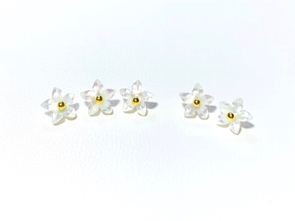 高品質ホワイトシェル（白蝶貝）AAA　フラワー　8ｍｍ　チャーム　２個　ハンドメイド素材 1枚目の画像