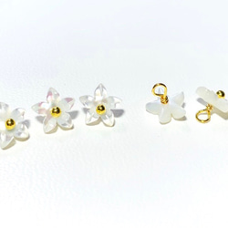 高品質ホワイトシェル（白蝶貝）AAA　フラワー　8ｍｍ　チャーム　２個　ハンドメイド素材 2枚目の画像