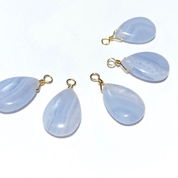 【天然石チャーム】ブルーレースアゲート　２個　ピアス　ハンドメイド素材 1枚目の画像