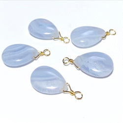 【天然石チャーム】ブルーレースアゲート　２個　ピアス　ハンドメイド素材 2枚目の画像