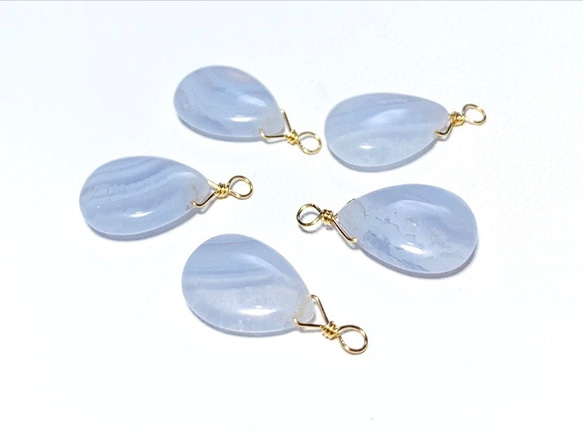 【天然石チャーム】ブルーレースアゲート　２個　ピアス　ハンドメイド素材 2枚目の画像