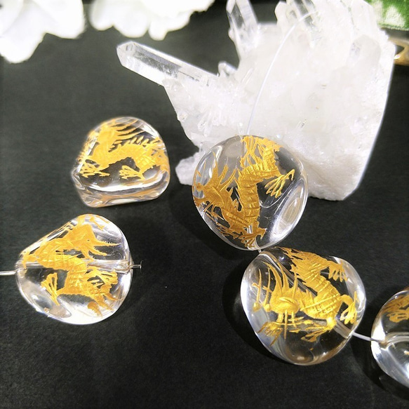 水晶丸玉手彫り龍　50mm 再入荷 水晶 龍彫り 丸玉 天然石 パワーストーン 龍彫り丸玉 龍彫刻 金