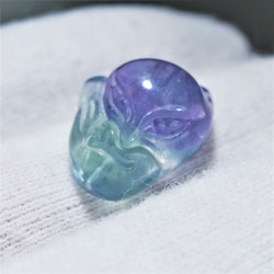 大人気！天然石 ブルーフローライト 九尾（きつね） 16.7mm 縦穴  