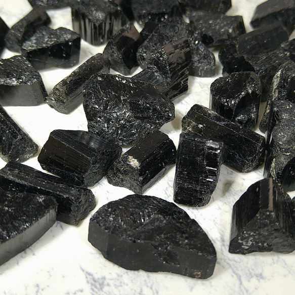マイナスイオン・健康志向の方に～　天然石　ブラックトルマリン　原石　10ｇ分　かち割り 2枚目の画像