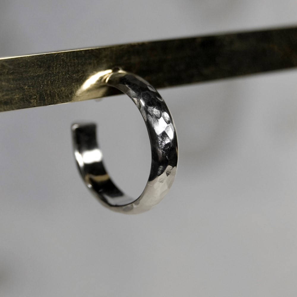 槌目 シルバープレーンフープピアス 4.0mm幅 凸凹｜SILVER PIERCE｜387