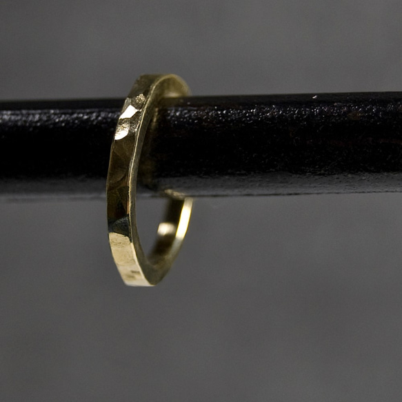 槌目 真鍮フラットイヤーカフ 2.0mm幅 凸凹｜BRASS EAR CUFF｜492 2枚目の画像