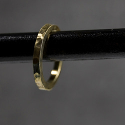 つや消し槌目 真鍮フラットイヤーカフ 2.0mm幅 マットハンマー｜BRASS EAR CUFF｜493 2枚目の画像