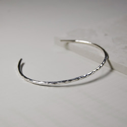 槌目 シルバープレーンバングル 2.0mm幅 凸凹｜SILVER BANGLE｜605 1枚目の画像