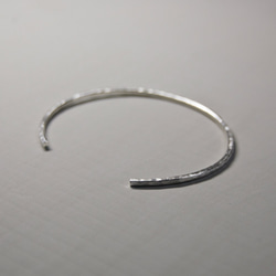 つや消し槌目 シルバープレーンバングル 2.0mm幅 マットハンマー｜SILVER BANGLE｜606 3枚目の画像