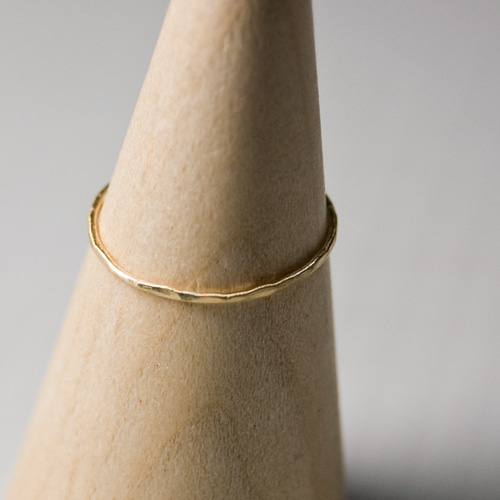 つや消し槌目 K18YGイエローゴールドプレーンリング 0.8mm幅 マット