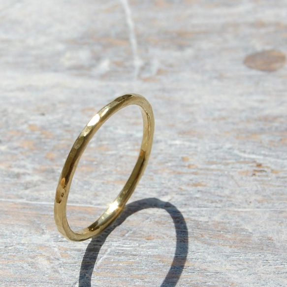 でこぼこ ブラスプレーンリング 1.5mm幅 鎚目 真鍮｜BRASS RING 指輪 シンプル アクセサリー｜140 1枚目の画像