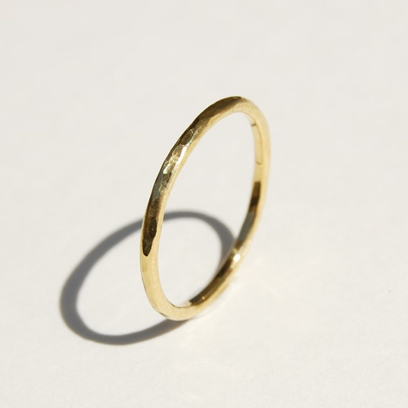 でこぼこ ブラスプレーンリング 1.5mm幅 鎚目 真鍮｜BRASS RING 指輪 シンプル アクセサリー｜140 4枚目の画像