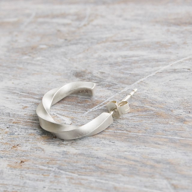 つや消し シルバーツイストフープピアス 2.5mm幅 マット｜SILVER PIERCE｜192