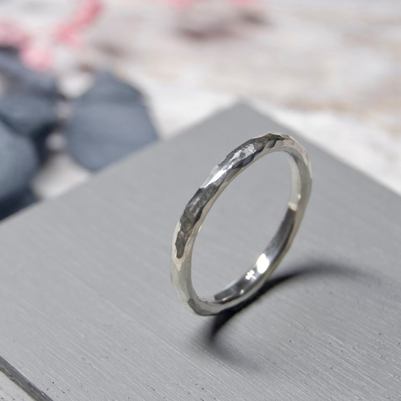 でこぼこ シルバープレーンリング 2.0mm幅 鎚目 シルバー950｜SILVER RING 指輪 シンプル｜241 1枚目の画像